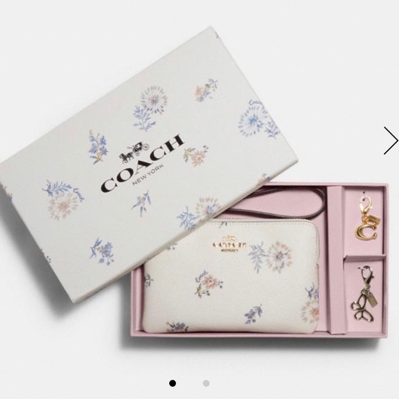 COACH Boxed Corner ZIP Wristlet / Dandelion Floral - Picture 3 of 16